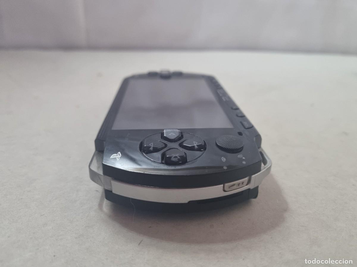 Videojuegos y consolas: Consola Sony PSP negra - Foto 3