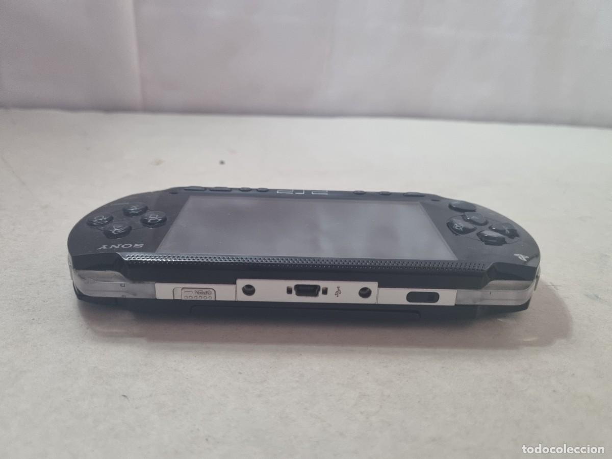 Videojuegos y consolas: Consola Sony PSP negra - Foto 4