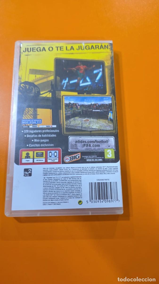 Videojuegos y consolas: FIFA Street 2 &rdquo;Essentials&rdquo; [PSP] UMD - Foto 2