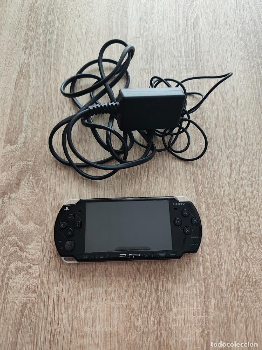 Videospiele und Konsolen: Consola Sony PSP Negra 2004 + Cargador + memoria