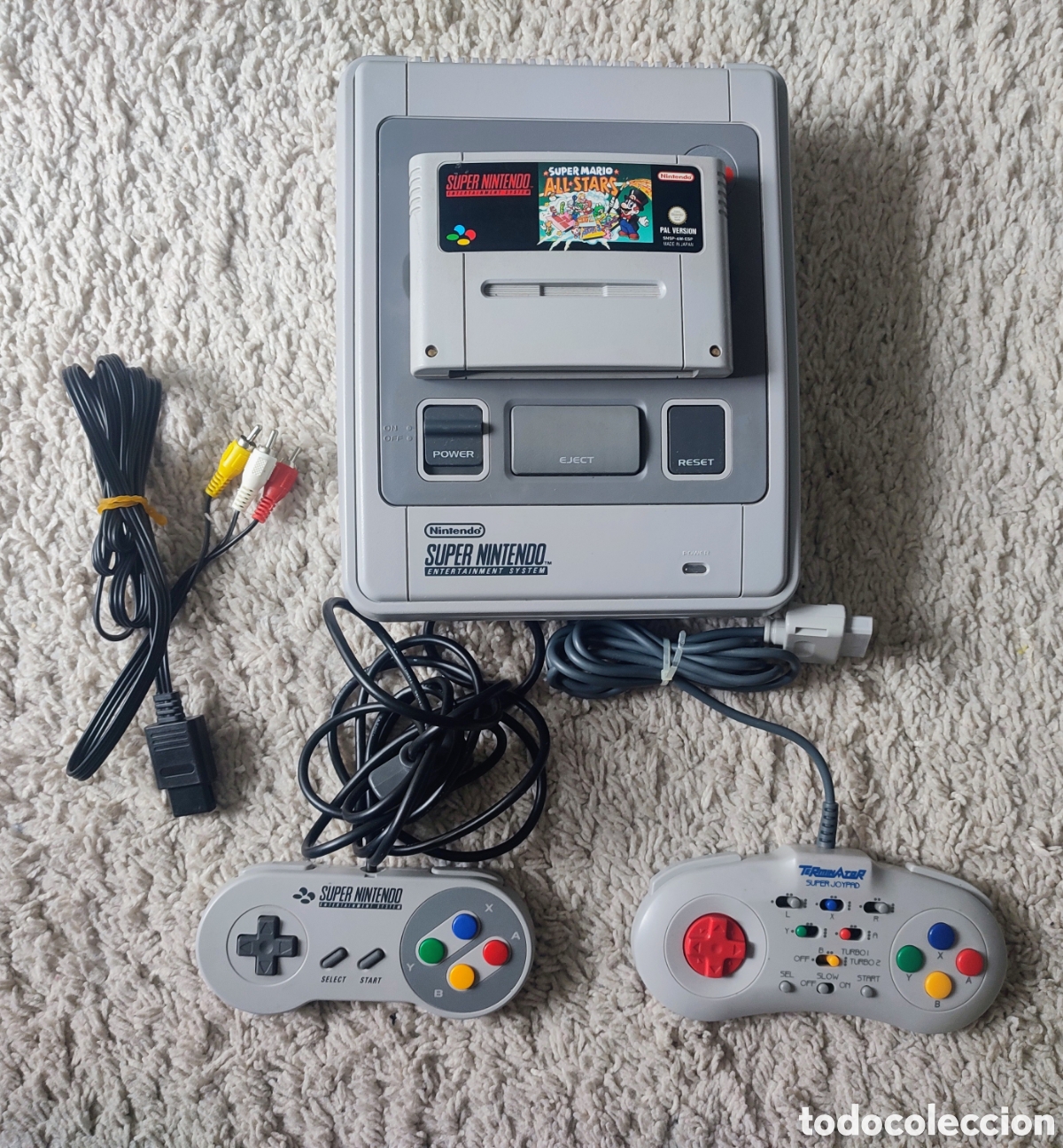 Videojuegos y Consolas: Consola Super Nintendo Entertainment System con cartucho Super Mario All-Stars.