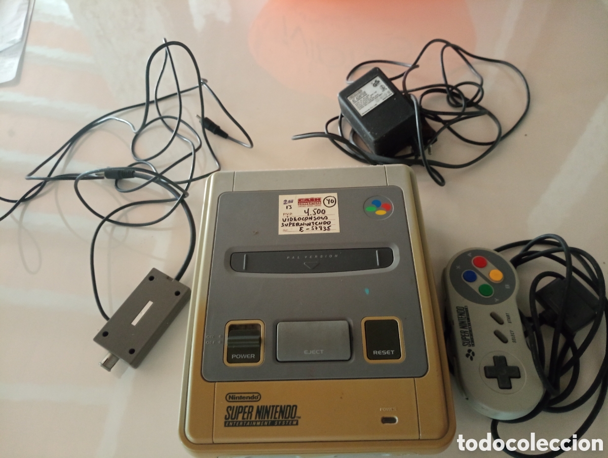 Videojuegos y consolas: Antigua consola super Nintendo original