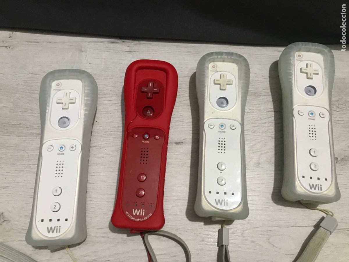 Videojuegos y consolas: Lote de 4 mandos para la Wii - Foto 1