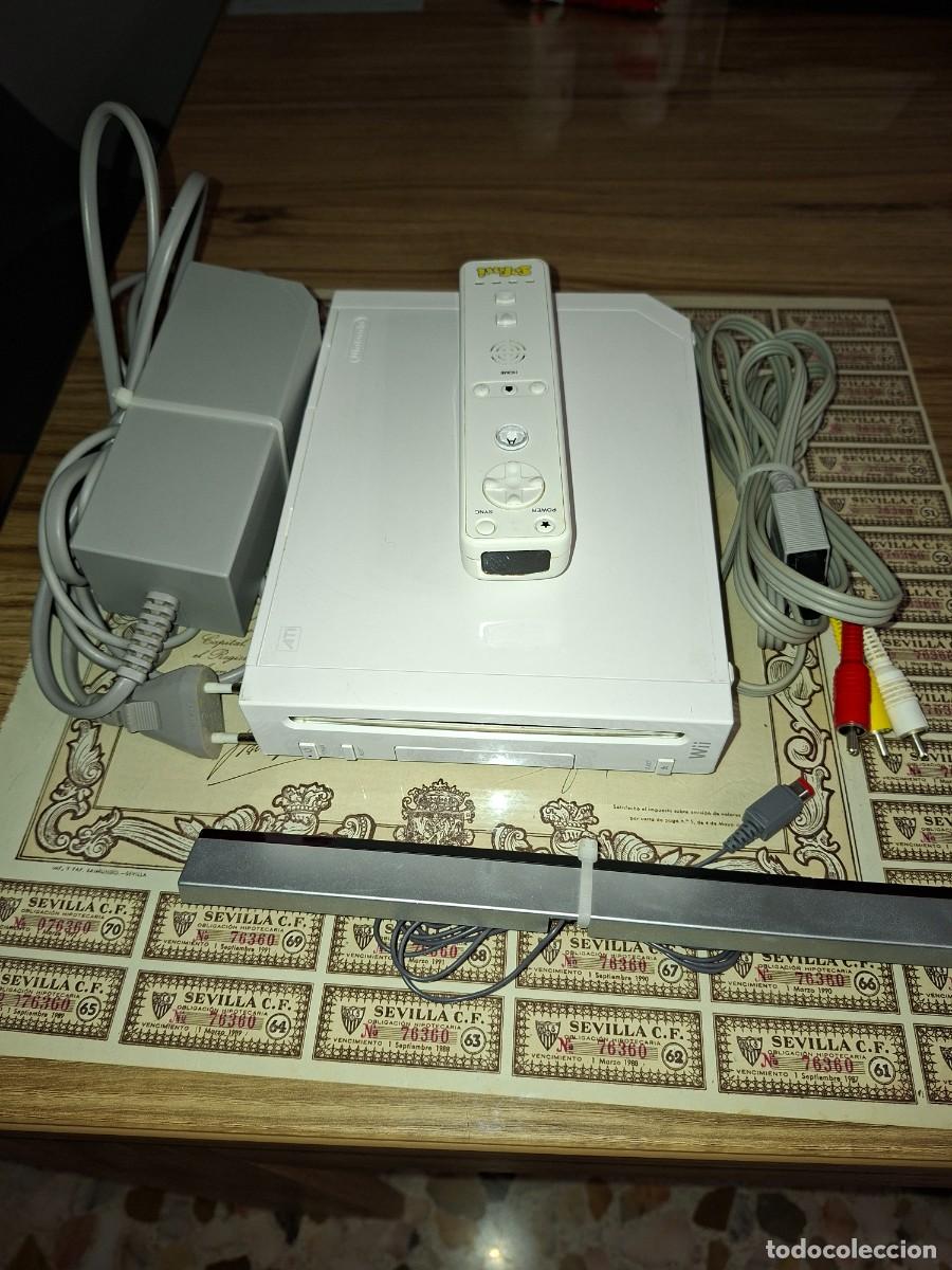Videojuegos y consolas: NINTENDO WII con accesorios - Foto 1