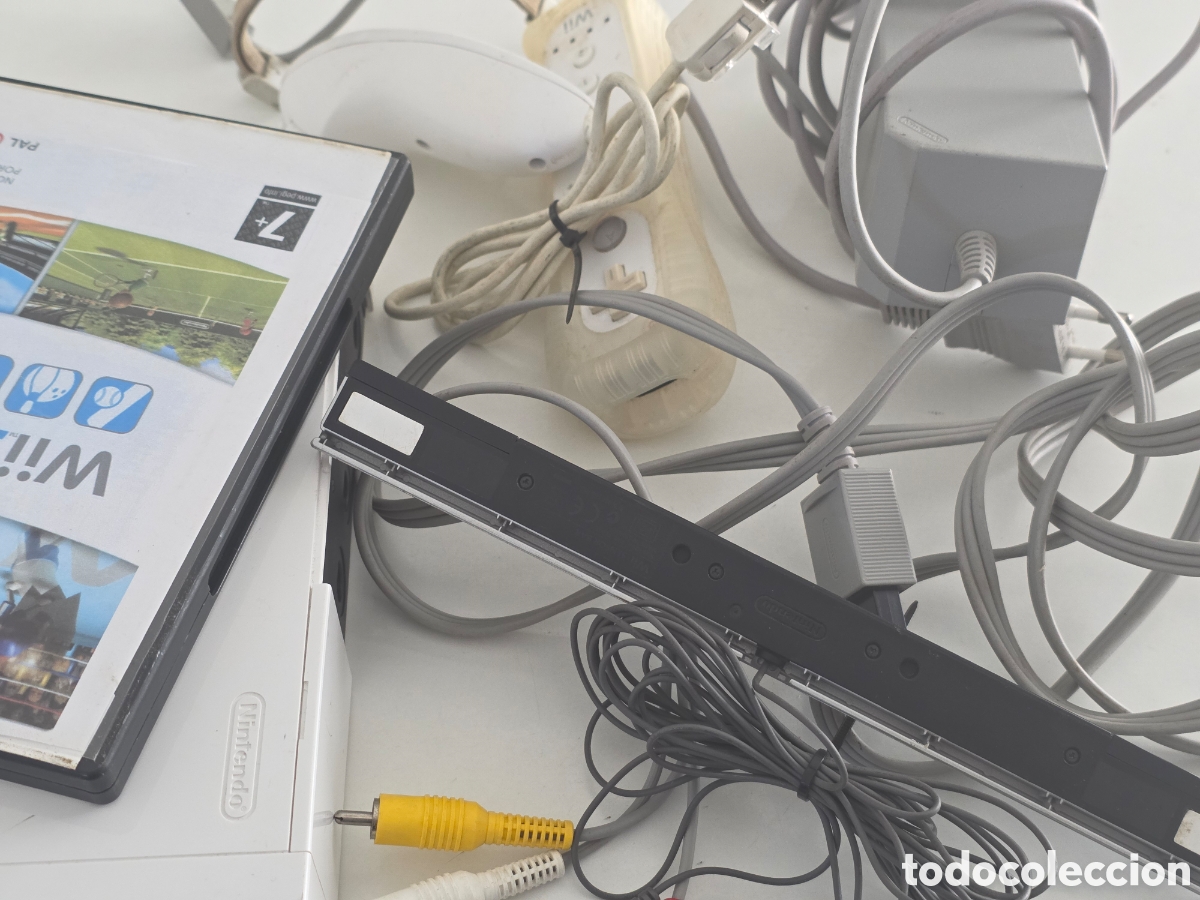 Videojuegos y consolas: nintendo wii + cables + 2 juegos - Foto 4