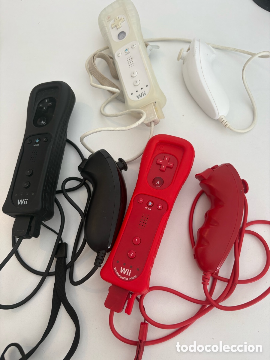 Videojuegos y consolas: Lote 3 mandos Wii &bull; Rojo,Blanco y Negro