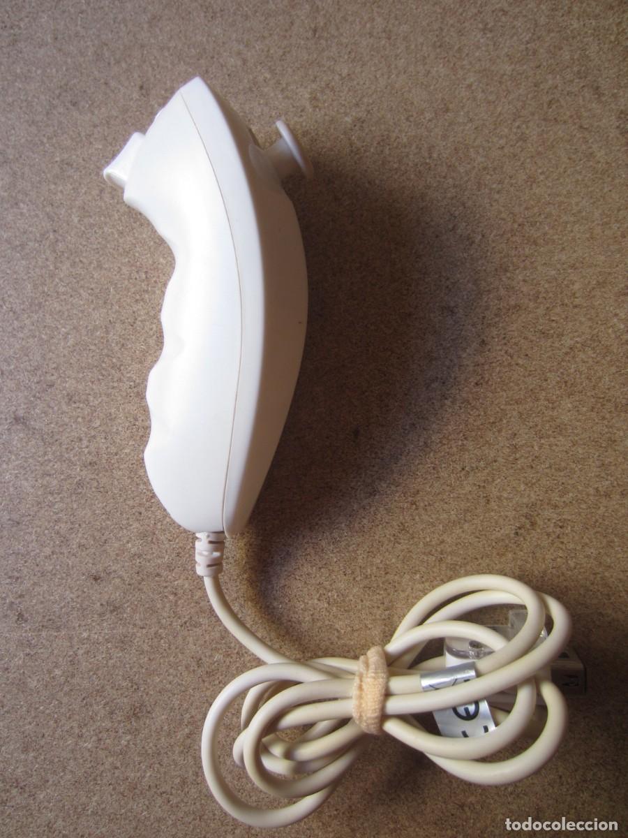 Videojuegos y consolas: Mando Nunchuk Generico para Nintendo Wii (DEFECTUOSO)