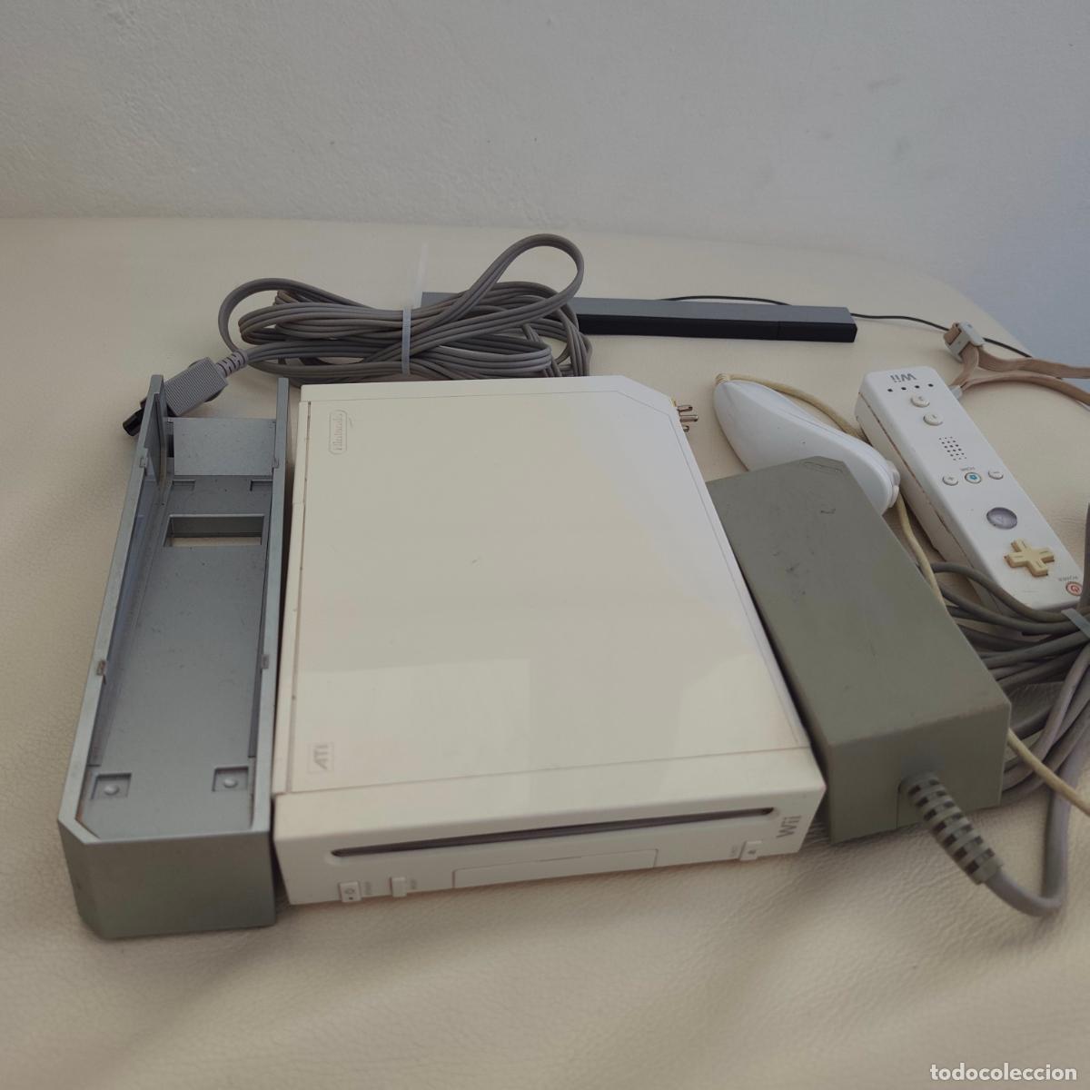 Videojuegos y consolas: Consola wii blanca con cables y mando funcionando