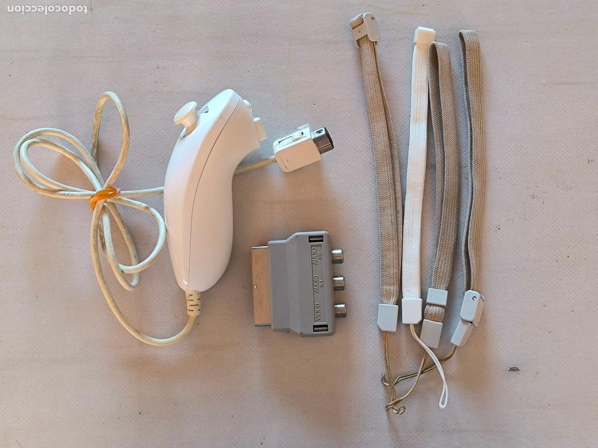 Videojuegos y consolas: LOTE WII - NUNCHUK NINTENDO + 4 CORREAS DE MU&Ntilde;ECA + ADAPTADOR RCA - SIN PROBAR (R1A)