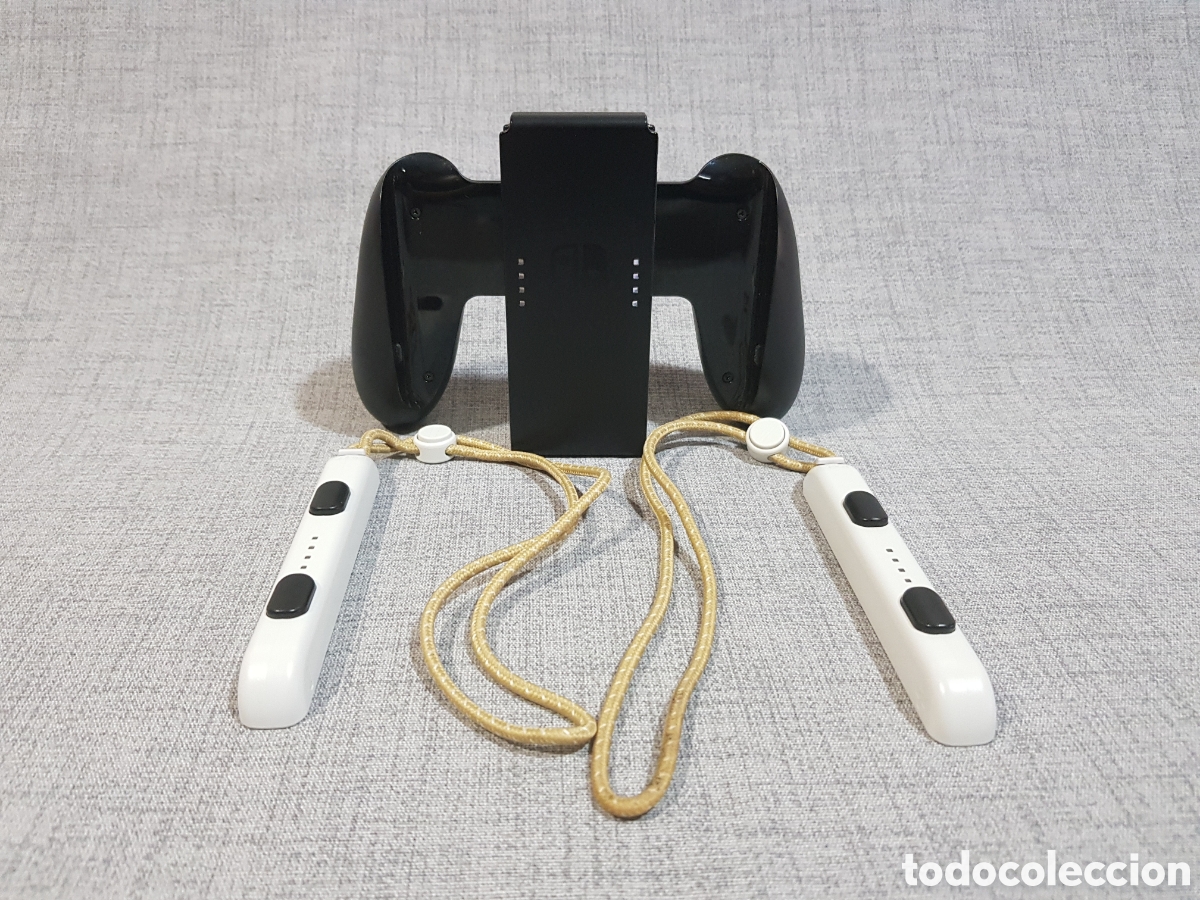 Videojuegos y consolas Nintendo Switch de segunda mano: ARMAZ&Oacute;N GRIP PARA JOY-CON NINTENDO SWITCH OLED HAC-011 + CORREAS ZELDA TEARS OF KINGDOM