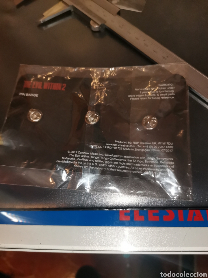 Videojuegos y consolas PS4 de segunda mano: Set de pins the evil within 2 - Foto 5