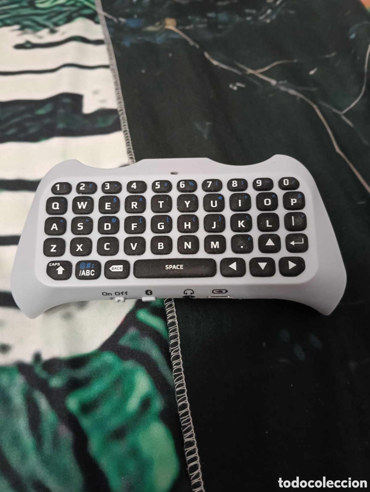 Videojuegos y consolas PS5 de segunda mano: Mini teclado para mando de PS5 - Foto 1