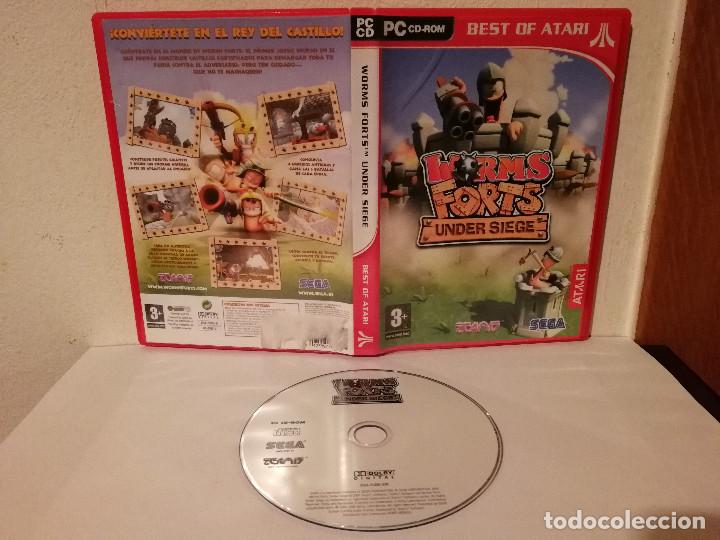 Videojuegos y consolas: CD ROM ORIGINAL - WORMS FORTS UNDER SIEGE ATARI - JUEGO PC - GAME - Foto 1