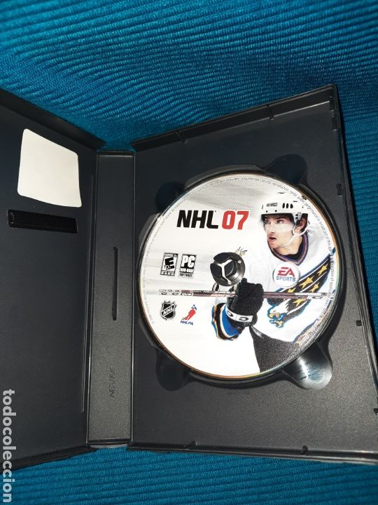 Videojuegos y consolas: PC DVD ROM , NHL O7, EA SPORT - Foto 2