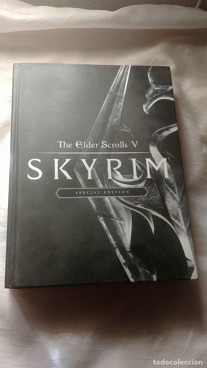 Video Games and Consoles: Elder Scrolls 5 Skyrim guia Special Edition en Ingles en tapa dura con Mapa