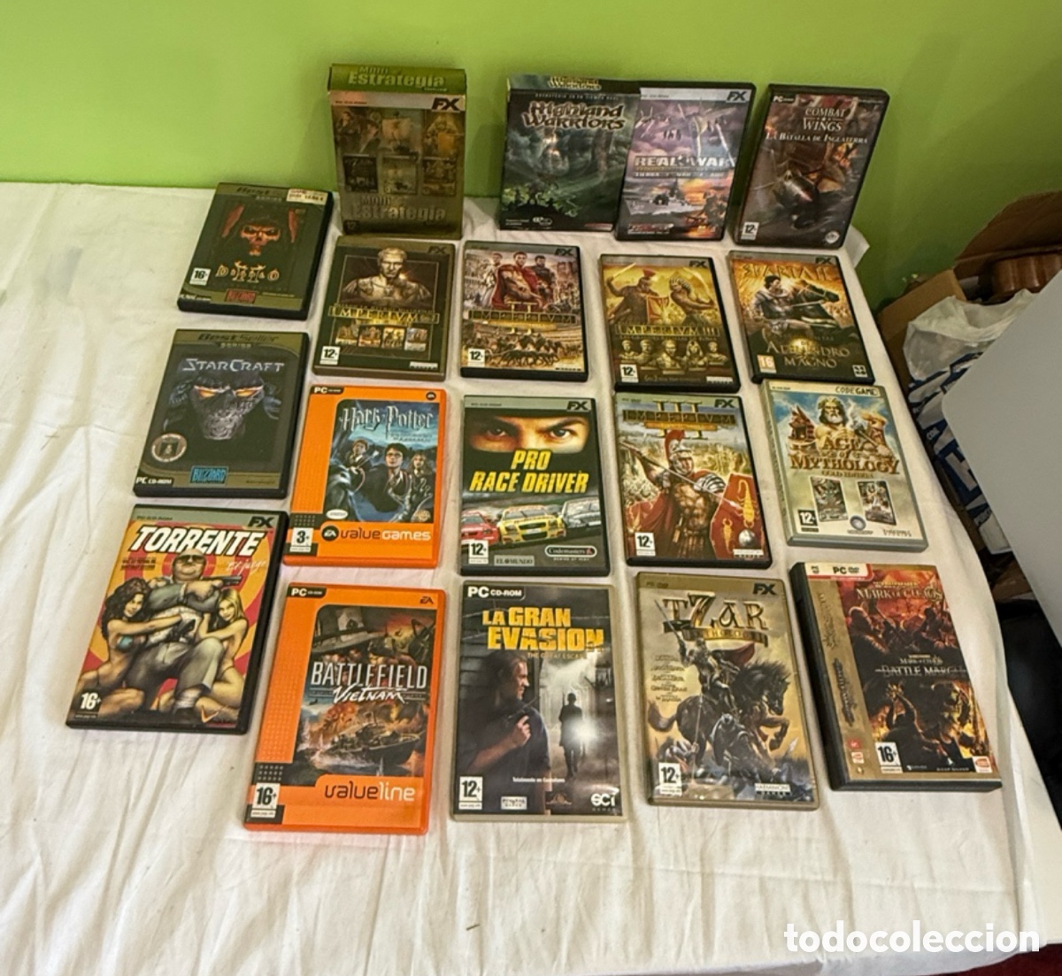 Videojuegos y consolas: Lote 19 Juegos PC Cl&aacute;sicos con Manuales &ndash; Diablo, StarCraft, Imperivm y M&aacute;s