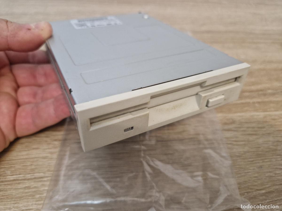 Videojuegos y consolas: pc antigua disquetera Sony disquete para floppy disk drive sin uso sacado caja sfd 321b