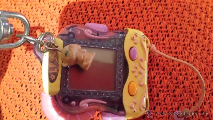Videojuegos y consolas: CONSOLA TIPO TAMAGOTCHI LPS C DE HASBRO - Foto 2