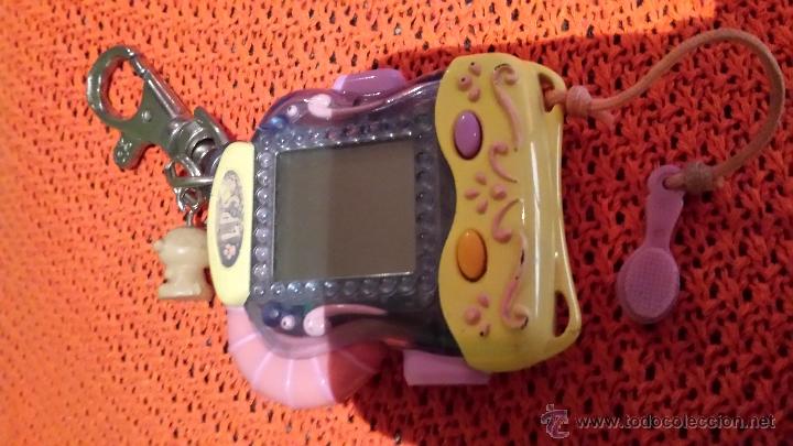 Videojuegos y consolas: CONSOLA TIPO TAMAGOTCHI LPS C DE HASBRO - Foto 3