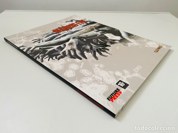 Videojuegos y consolas: Resident Evil Outbreak Guia oficial - Foto 2