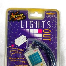 Videojuegos y Consolas: MAQUINITA LCD NUEVA A ESTRENAR - LIGHTS OUT DE TIGER ELECTRONICS 1998. Lote 361577645
