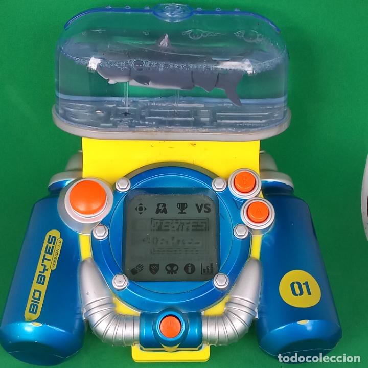 Videojuegos y consolas: Maquinita game bio bytes 01 tibur&oacute;n funcionando - Foto 2
