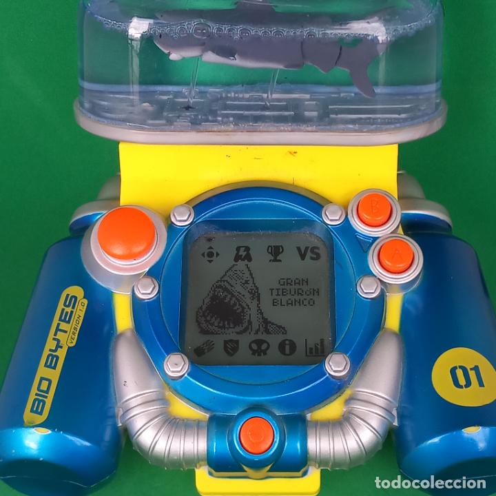 Videojuegos y consolas: Maquinita game bio bytes 01 tibur&oacute;n funcionando - Foto 3