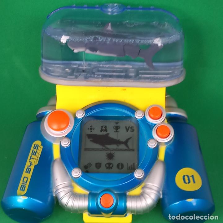 Videojuegos y consolas: Maquinita game bio bytes 01 tibur&oacute;n funcionando - Foto 1