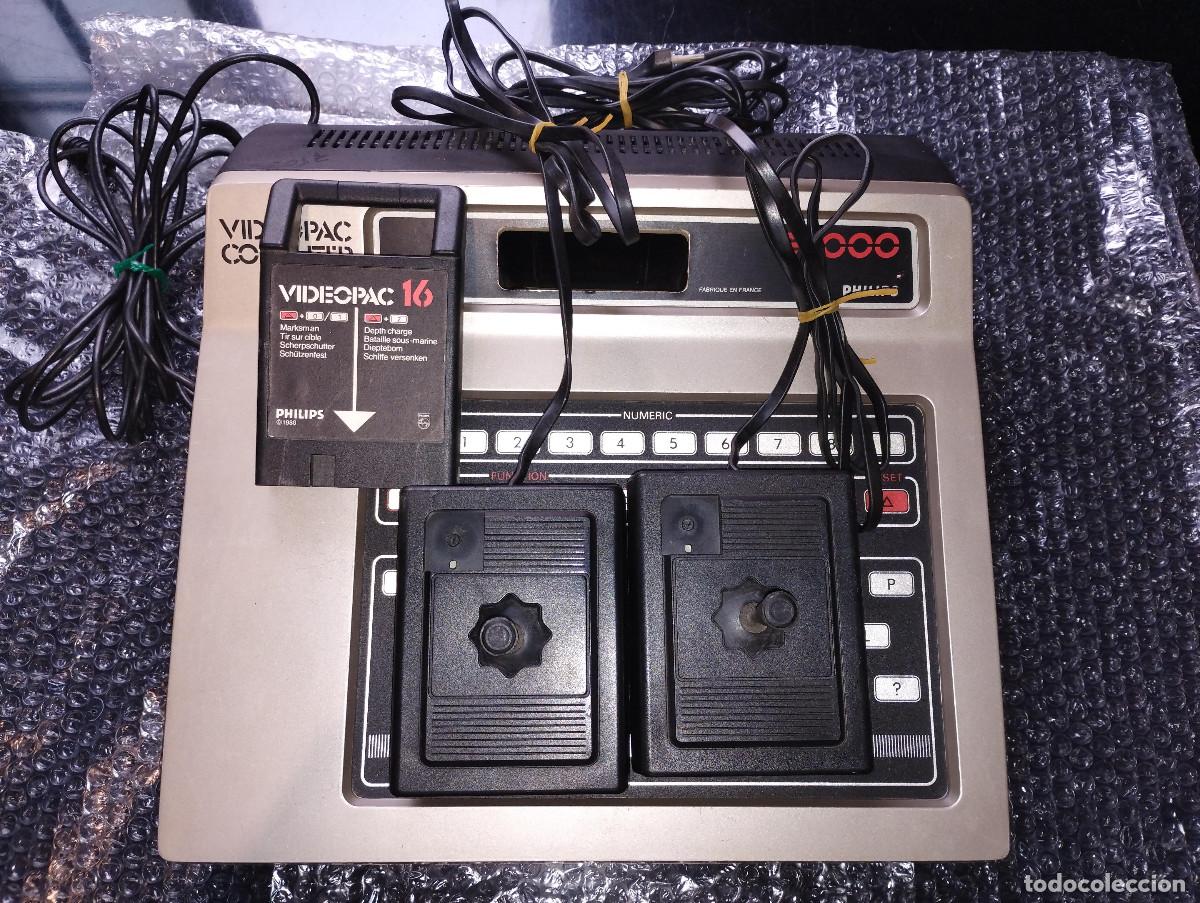 Videojuegos y consolas: Consola Philips Videopac Computer G-7000 con mandos y juego. Funciona - Foto 1