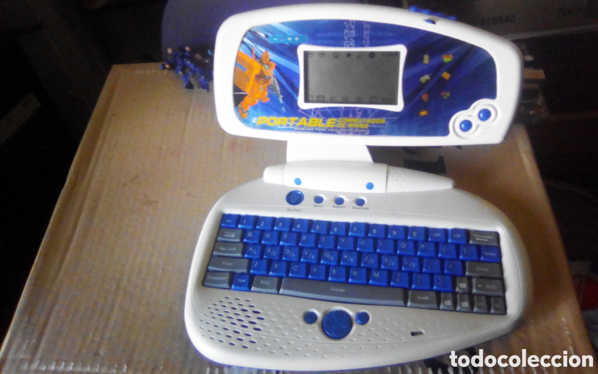 Videojuegos y consolas: Ordenador infantil portable computador de mano. Funciona con 3 pilas AA de 1,5 V no incluidas. Usado