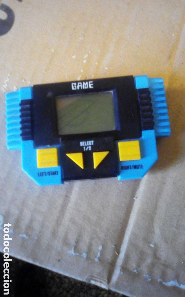 Videojuegos y consolas: Mini consola Game f&uacute;tbol. Sin marca fabricante. Le falta tapita pila bot&oacute;n, sin poder probarla.