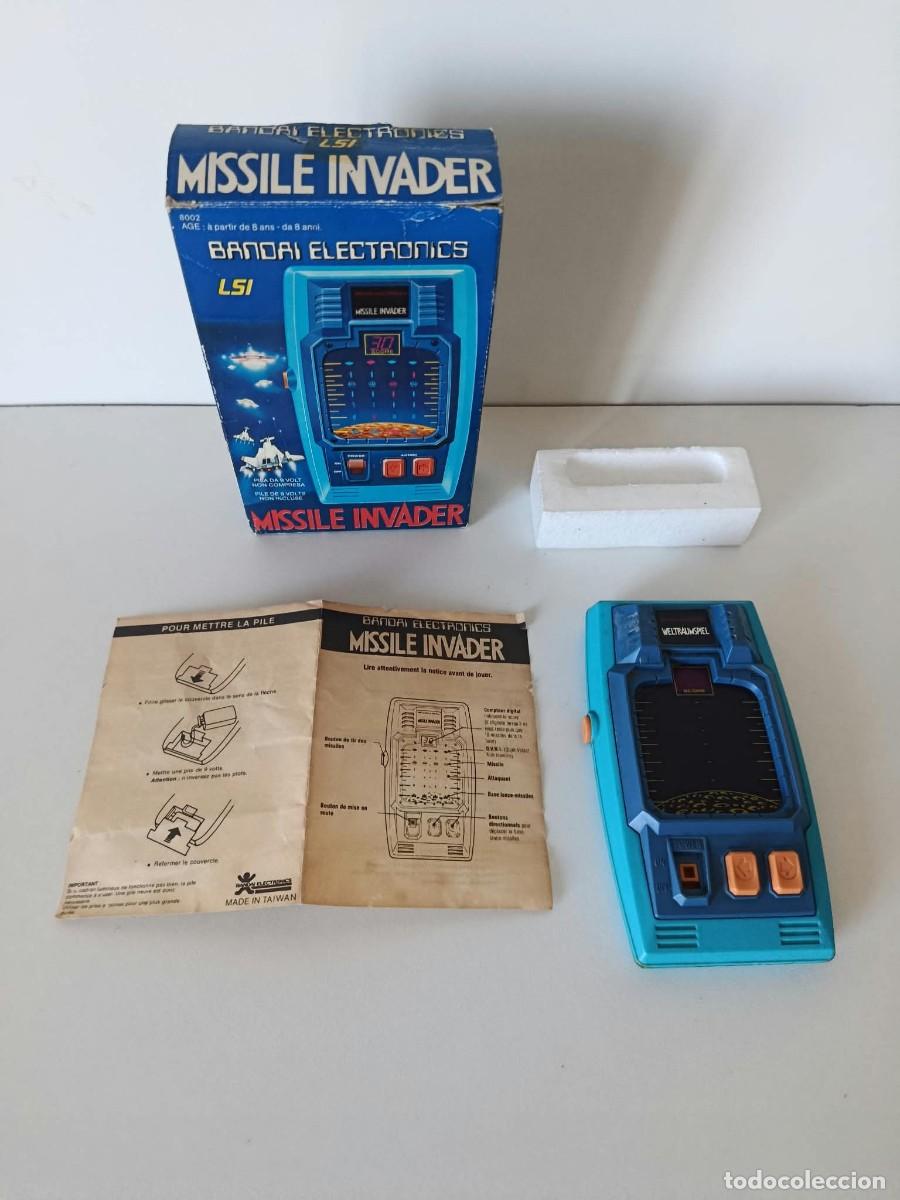 Videojuegos y consolas: 1980 Missile Invader Bandai Electronic Handheld Video Game NOT WORKING with Box Non Funzionante