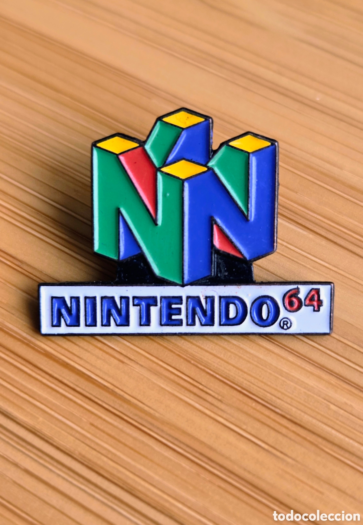 Videojuegos y consolas: Pin Nintendo 64. En muy buen estado.