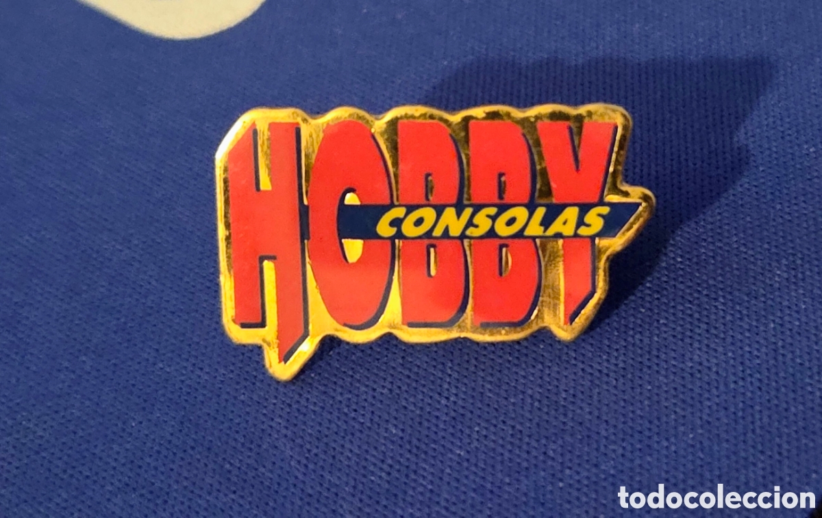 Videojuegos y consolas: Pin Hobby Consolas. Original. - Foto 2