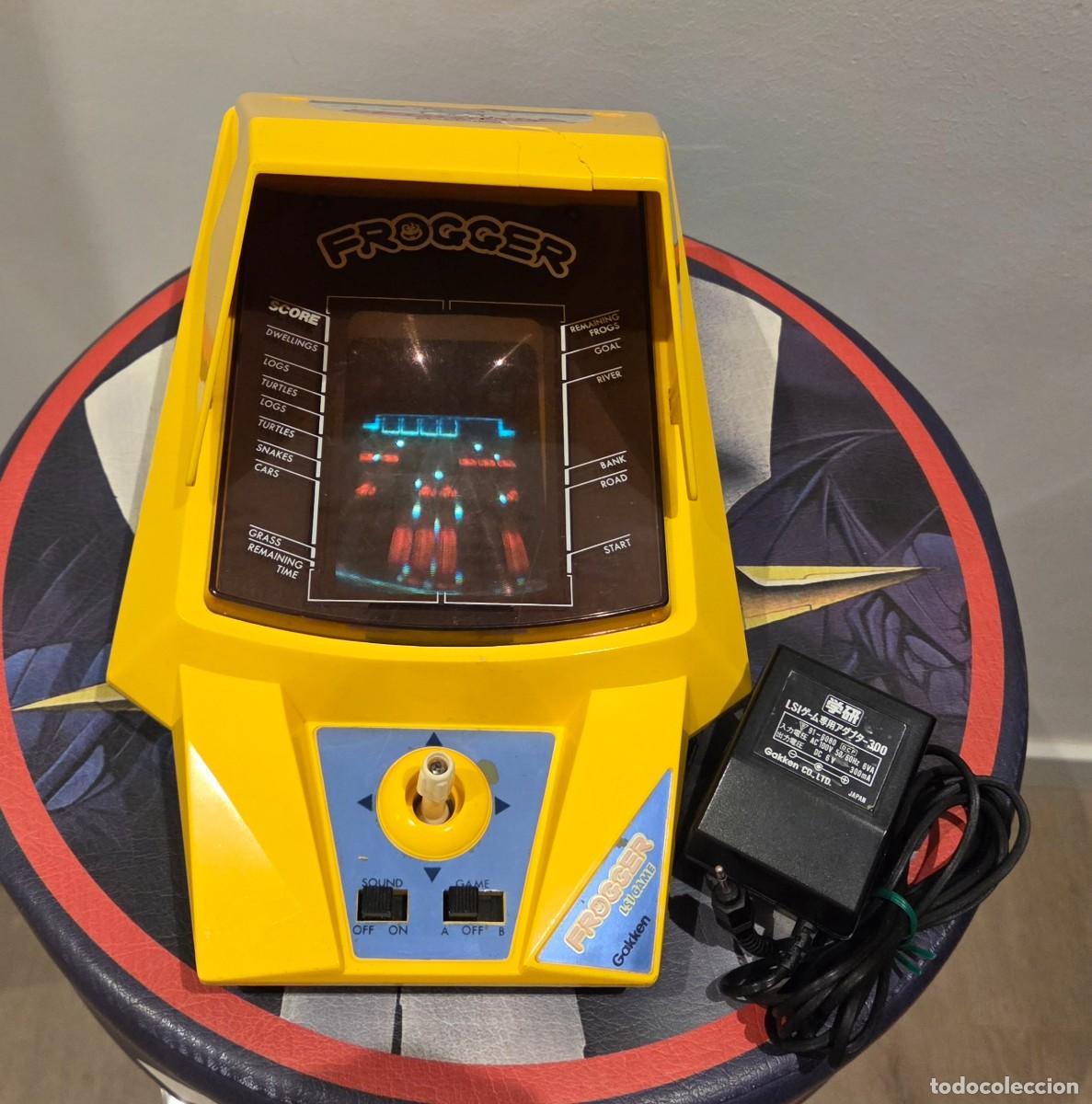 Videospiele und Konsolen: Frogger Gakken Tabletop 1981 + Adaptador original
