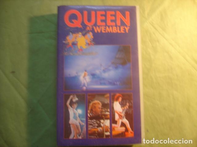 V&iacute;deos y DVD musicales: Queen At Wembley (VHS) - Foto 1