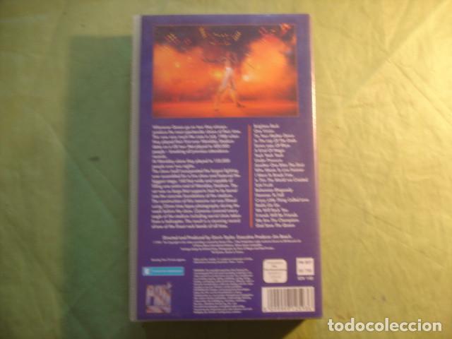 V&iacute;deos y DVD musicales: Queen At Wembley (VHS) - Foto 2