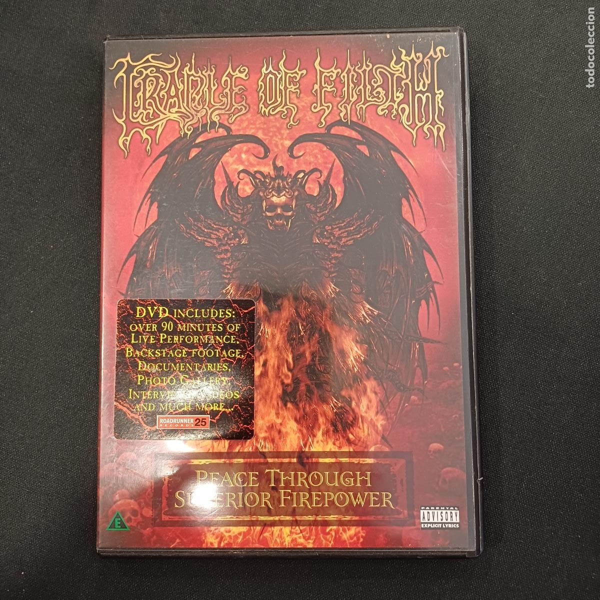 V&iacute;deos y DVD Musicales: CRADLE OF FILTH/PEACE THROUGH SUPERIOR FIREPOWER/DVD+LIBRETO METAL.