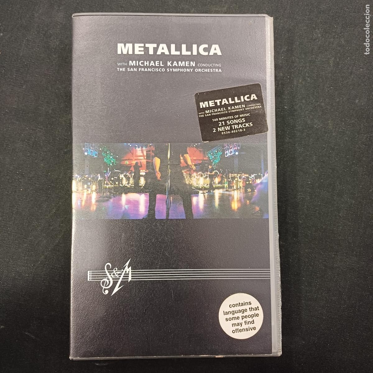 V&iacute;deos y DVD Musicales: METALLICA/S & M/VHS METAL.