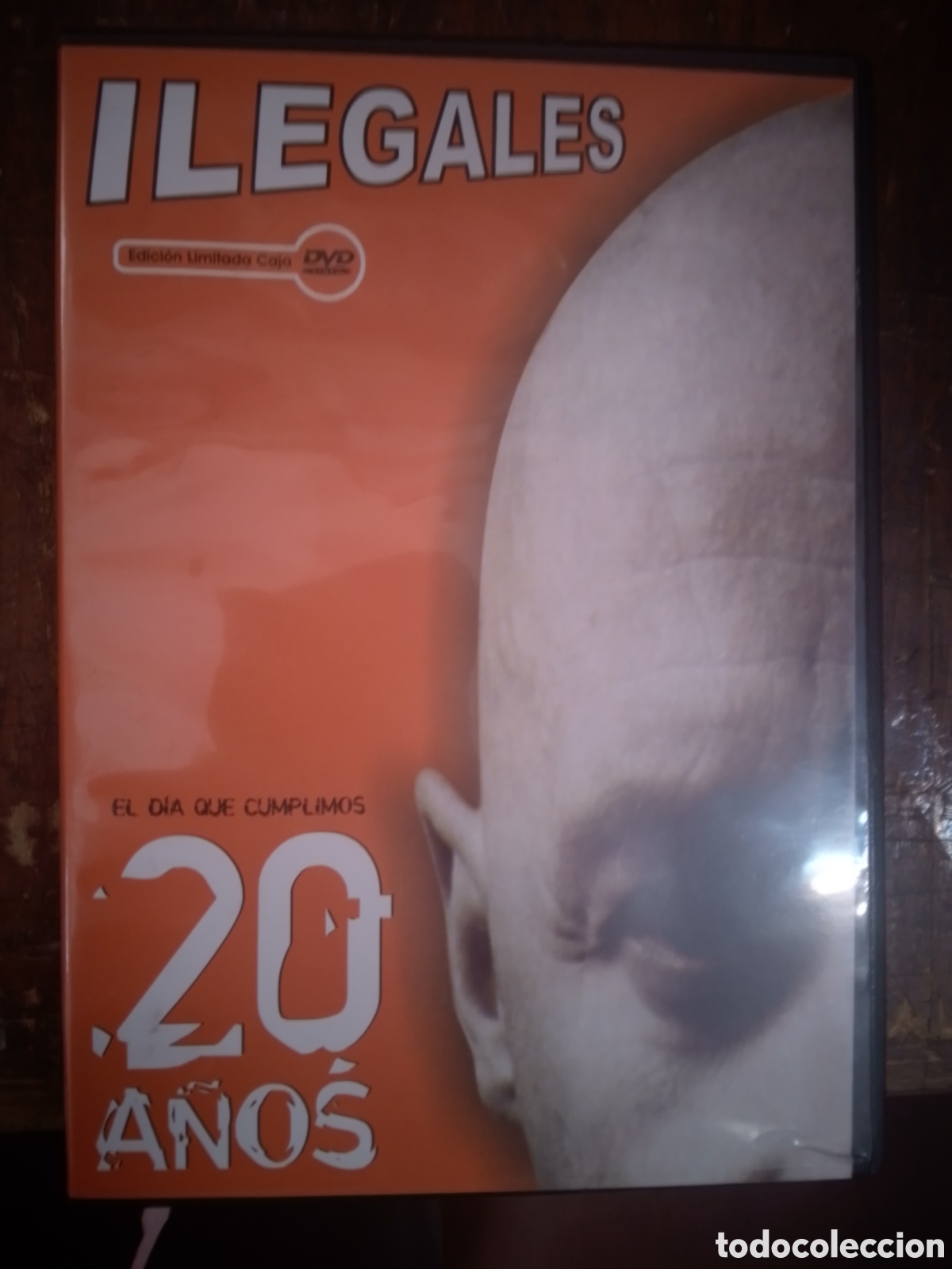 V&iacute;deos y DVD musicales: ILEGALES. EL DIA QUE CUMPLIMOS 20 A&Ntilde;OS. SANTO GRIAL. GIRA SUDAMERICANA. 2004