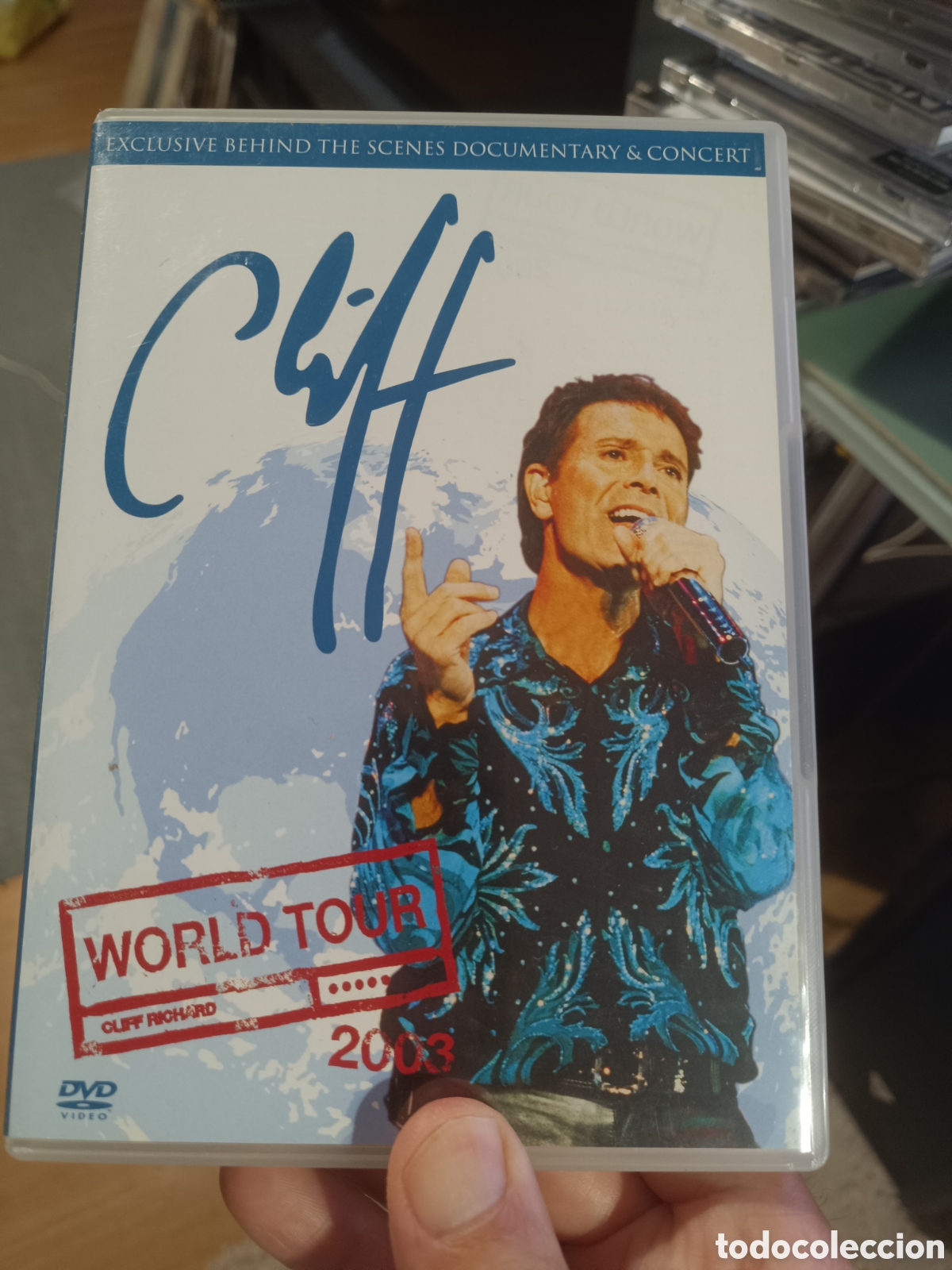 V&iacute;deos y DVD musicales: Cliff Richard &lrm;&ndash; Cliff World Tour 2003