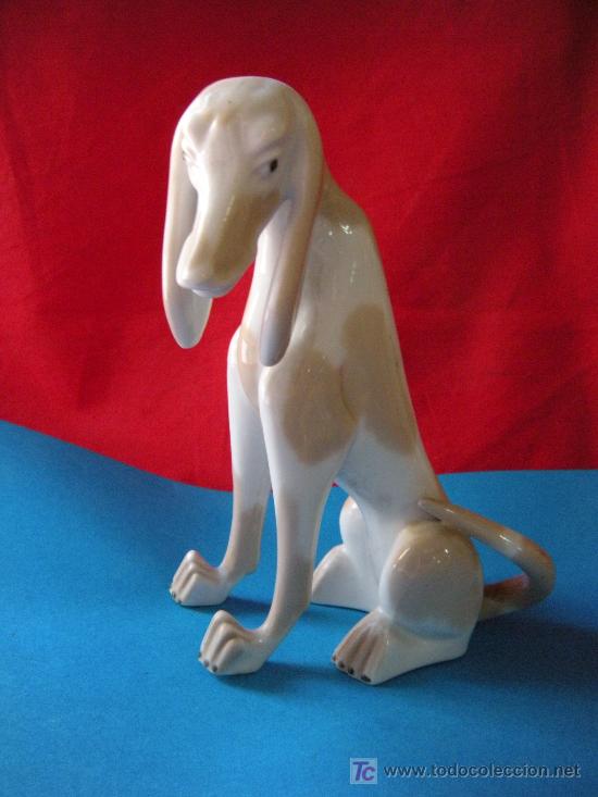 Vintage: FIGURA DE PERRO GALGO EN PORCELANA.