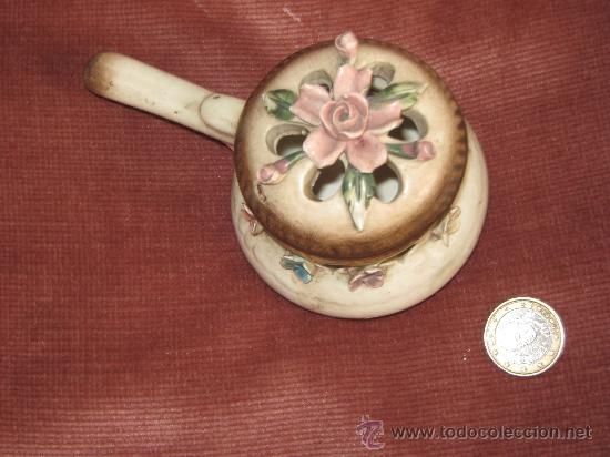 Vintage: CAZITO PEQUE&Ntilde;O CON FLORES EN SU TAPADERA