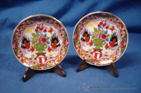 Vintage: - 2 MINI PLATOS DE CER&Aacute;MICA ILUSTRADOS CON JARR&Oacute;N DE FLORES