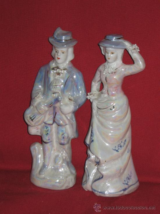 Vintage: PORCELANA CON UNA  PAREJA VESTIDOS DE EPOCA