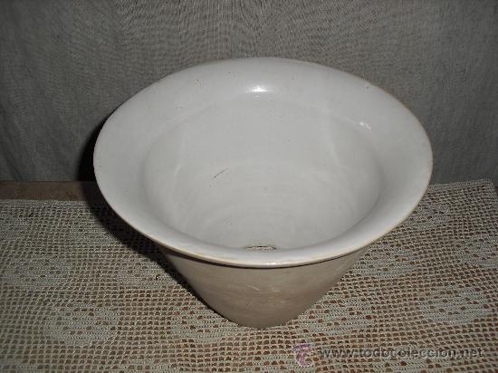 Vintage: muy antigua boca de WC. de porcelana , para obra.