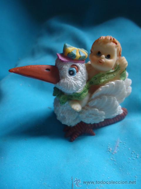 Vintage: FIGURA, FIGURITA, RESINA NI&Ntilde;O EN CIGUE&Ntilde;A