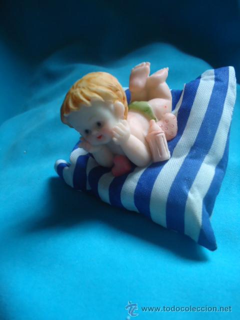 Vintage: ANTIGUA FIGURITA DE RESINA NI&Ntilde;O EN COJIN