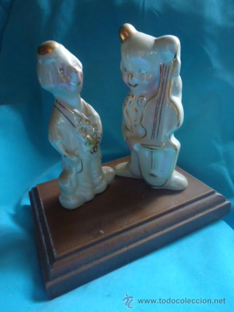 Vintage: PAREJA DE PAYASO SOBRE PEANA DE MADERA EN CERAMICA, FIGURA PAYASOS