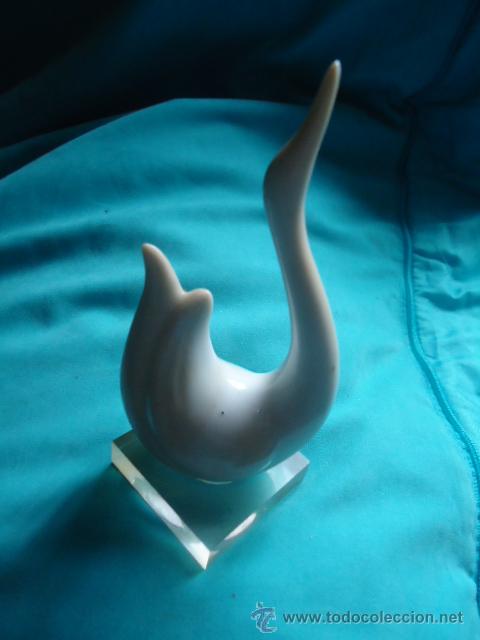 Vintage: FIGURA DE PATO, PORCELANA CON PEANA EN METACRILATO